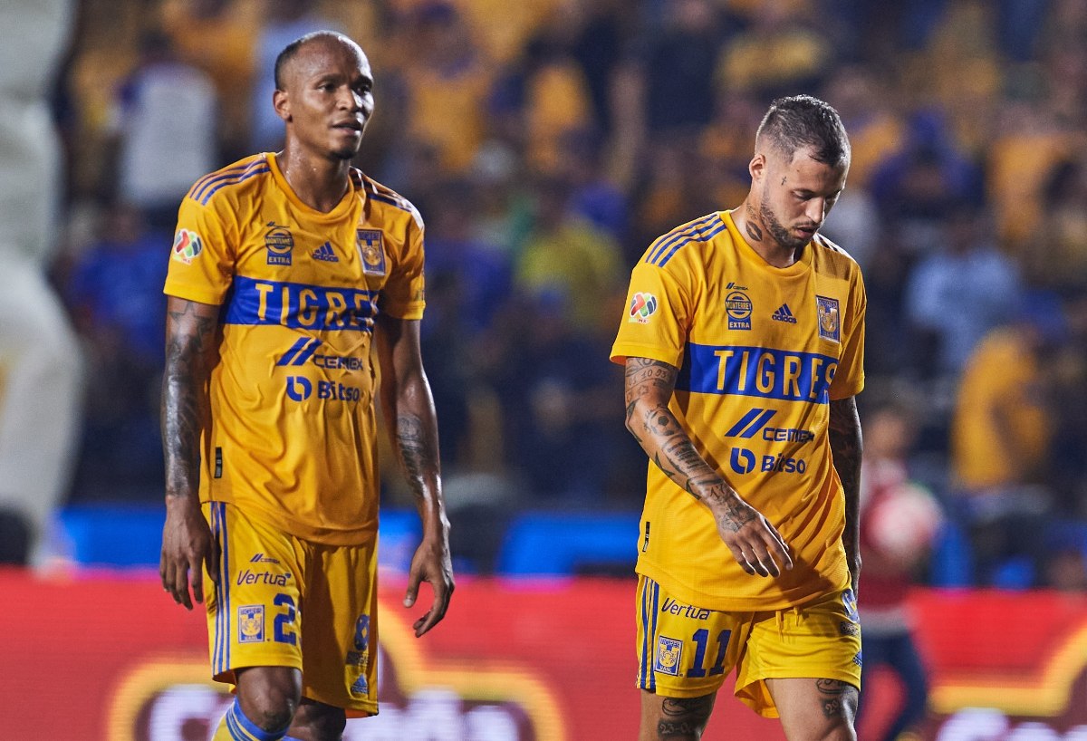 Luis Quiñones y Nicolás 'Diente' López, jugador de Tigres / Mexsport