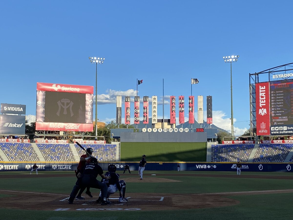 Sultanes en el juego contra Campeche en el Estadio Mobil Super. / Cortesía