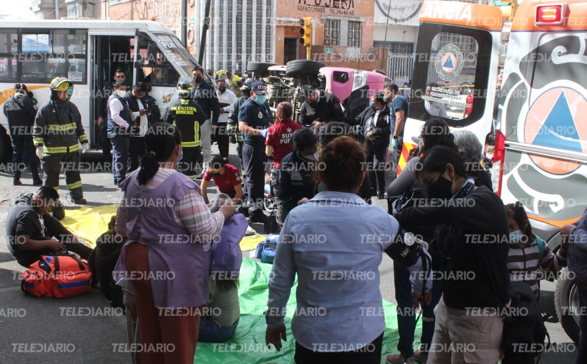Choque en 15 Sur y 2 Poniente deja varios heridos en Puebla / Alfredo Fernández.