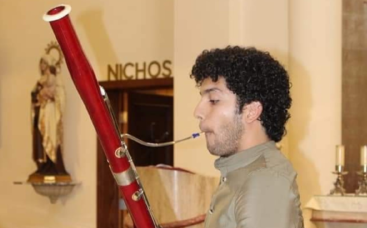 Joven pide ayuda de laguneros para cumplir su sueño y estudiar música en la CdMx