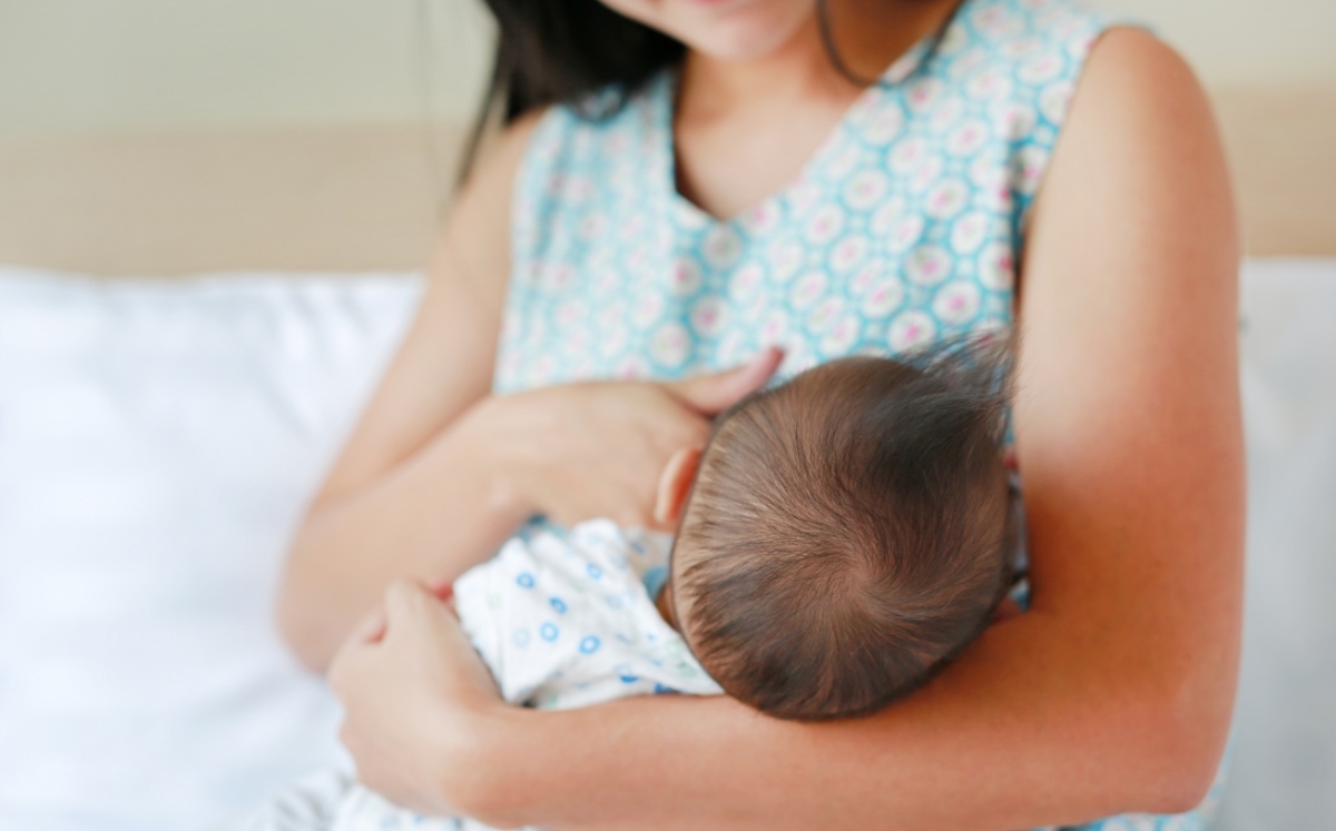 Todos los bebés que nazcan en la clínica número 1 serán alimentados de manera exclusiva al seno materno.