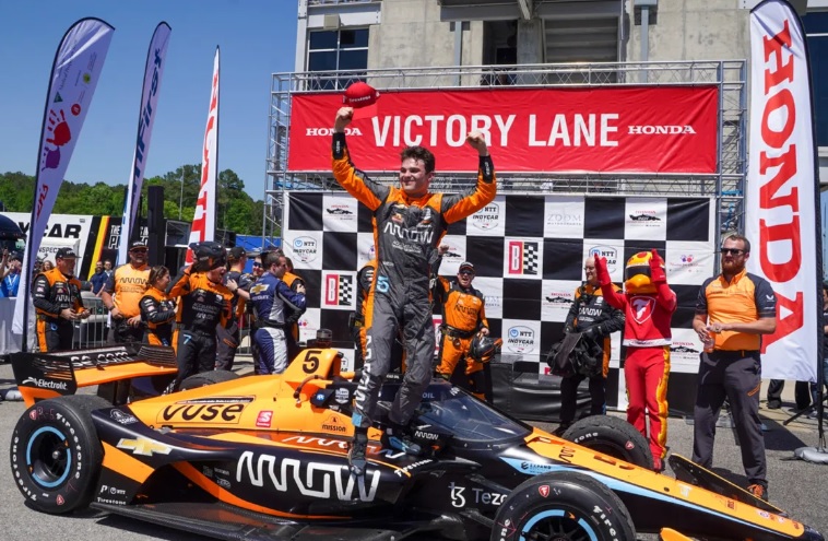 Triunfa piloto mexicano en Iowa. / Cortesía