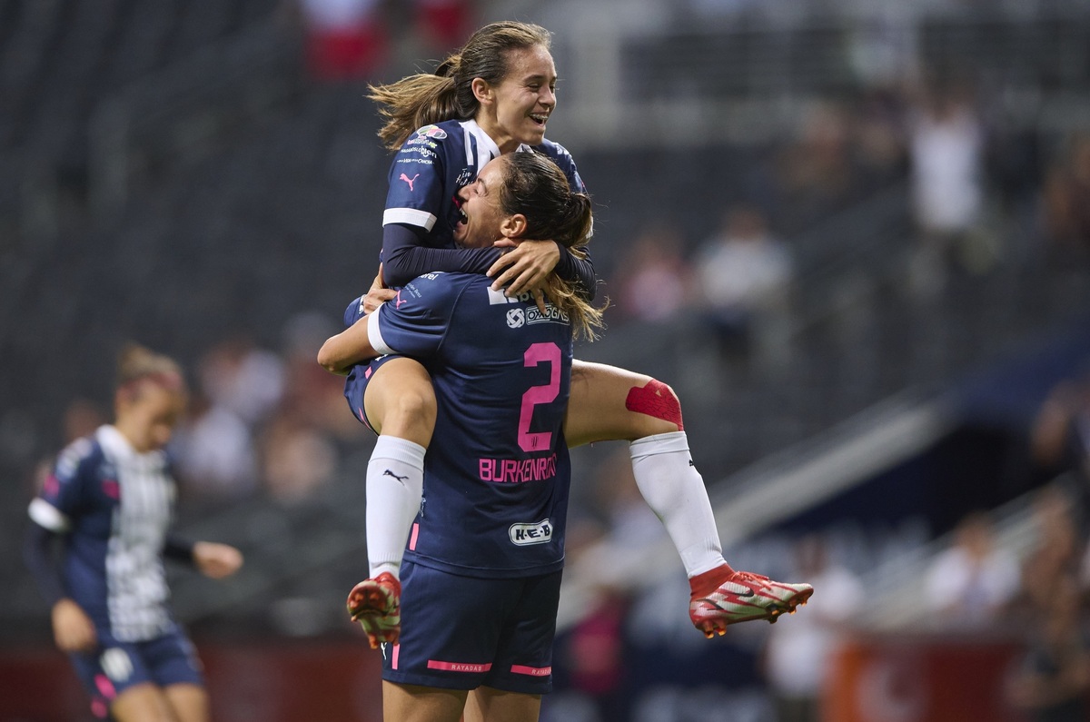 Christina Burkenroad celebra su gol 2-0 de Rayadas. / Cortesía