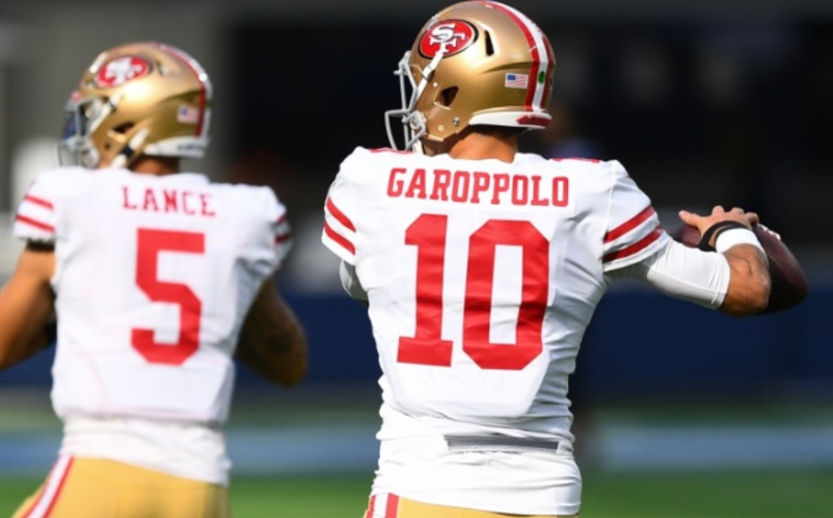 Trey Lance y Jimmy Garoppolo en entrenamientos de los San Francisco 49ers.