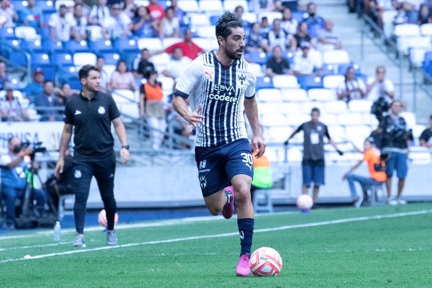 Rodolfo Pizarro de los Rayados del Monterrey