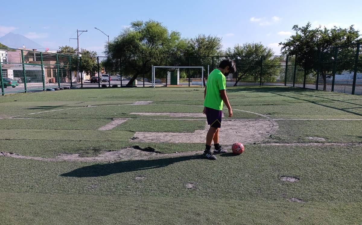 Monterrey: Menores no pueden jugar en cancha municipal tras ser vandalizada/ Erik Solheim Rocha