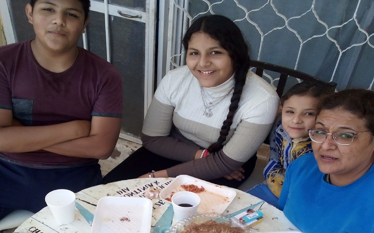Mujer busca desesperada a sus 3 hijos menores en Torreón