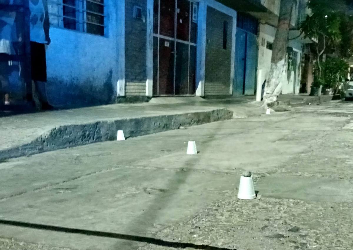Policías resguardaron los indicios de la escena del crimen / Apolonia Amayo