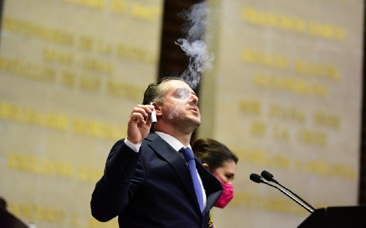 Sergio Barrera busca que se regularice el comercio de cigarros electrónicos / Especial