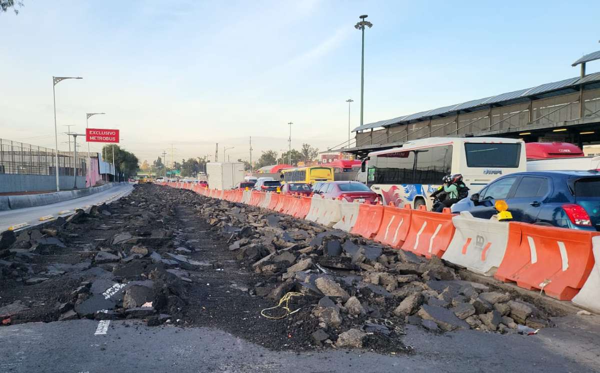 Tráfico vehicular en avenida de los Insurgentes / Ramón Ramírez y César Velázquez