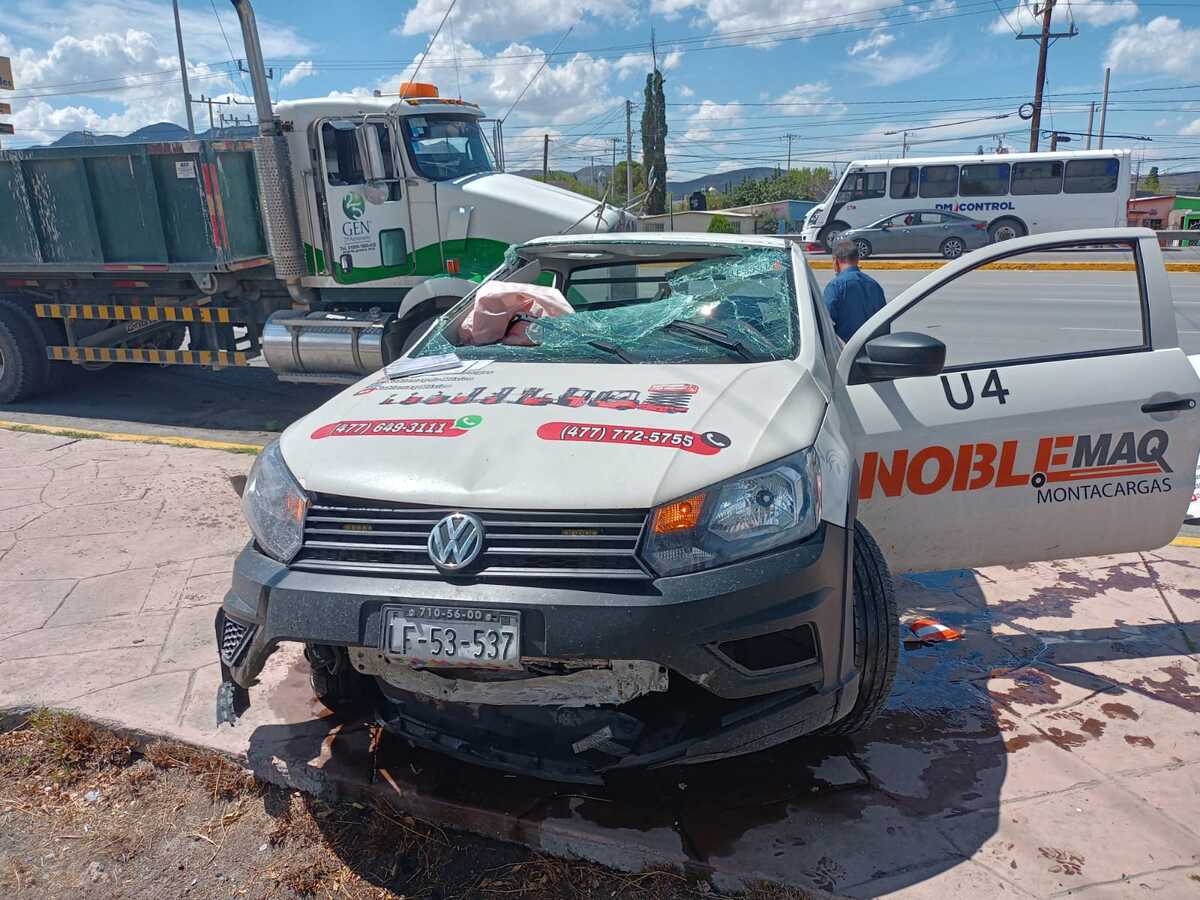 Los hechos se registraron este martes sobre el periférico Luis Echeverría Álvarez.
