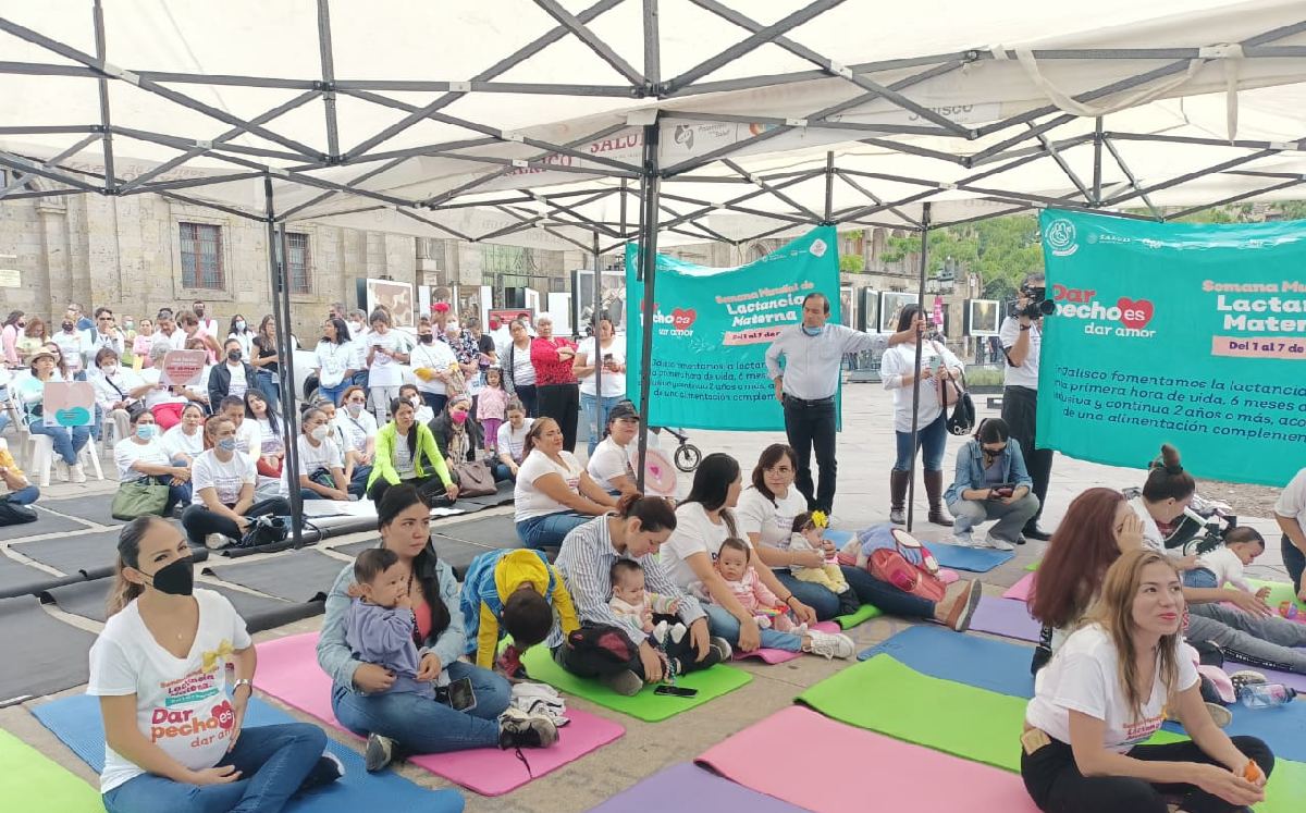 Caminata y tetada masiva en Guadalajara / Josefina Ruiz
