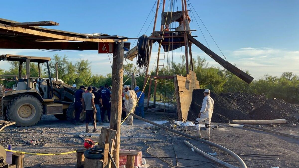 Continúa llegando equipo para rescatar a mineros en Sabinas