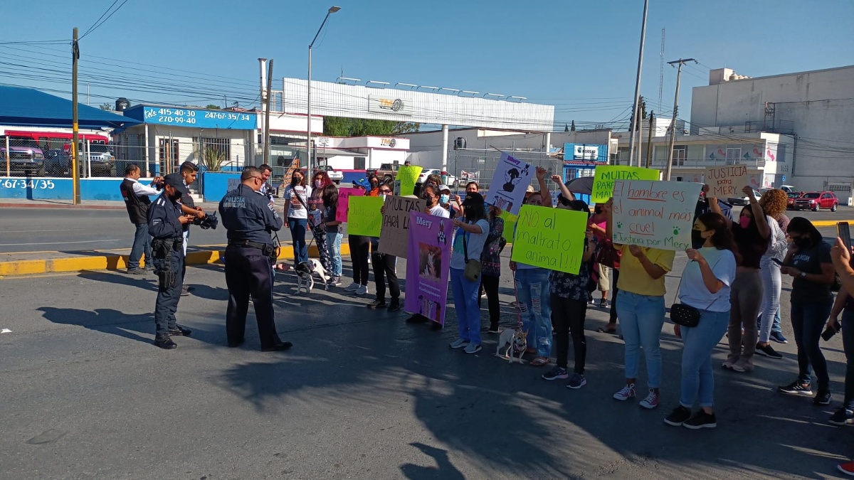 Alrededor de las 9 y media de la mañana de este viernes se dio el cierre de la vialidad en forma de protesta. / Maru Alvarado