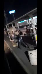 Captan pelea entre chofer de la ruta 214 y pasajero en la vía pública