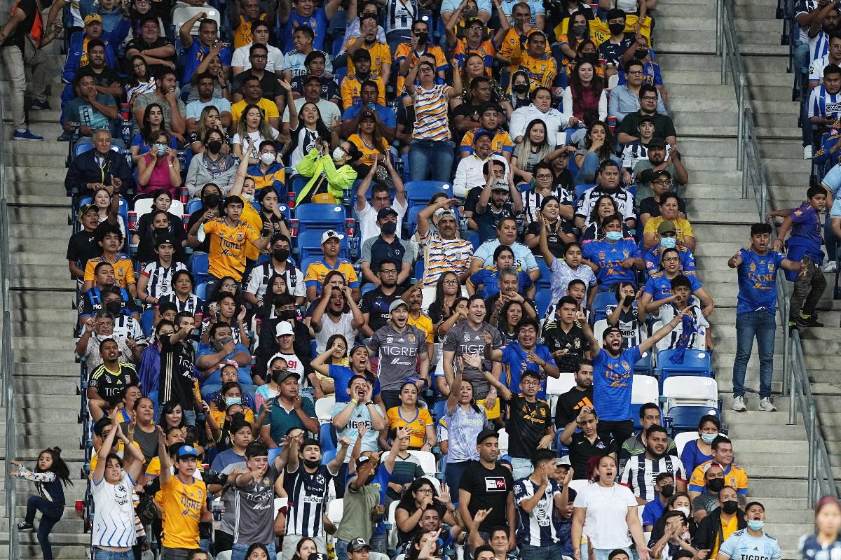 Aficionados de Rayados y Tigres desde el BBVA / Mexsport