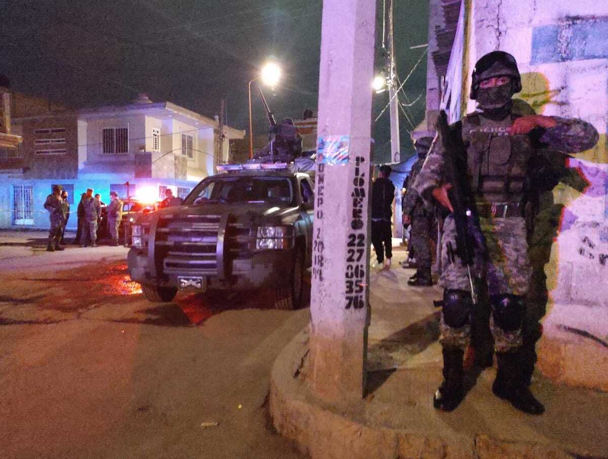 Corporaciones de seguridad resguardan la escena del crimen / Alfredo Fernández