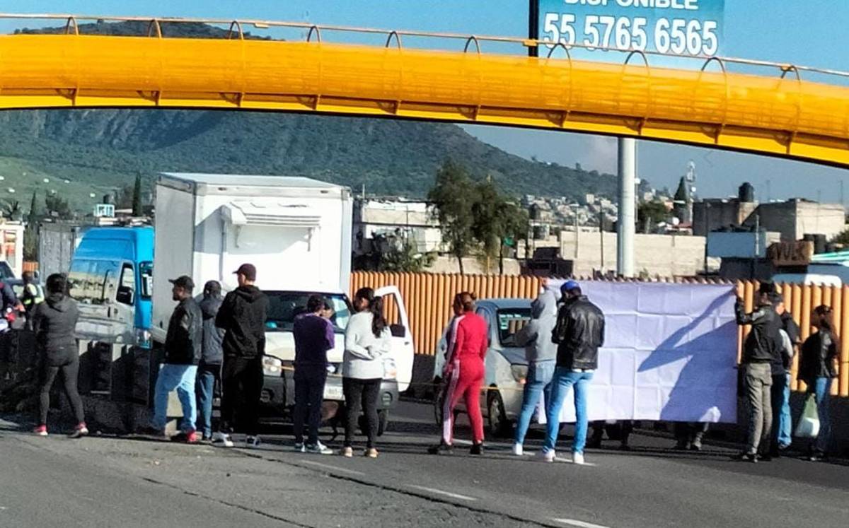 Bloquean autopista México-Puebla / Zuleyma García