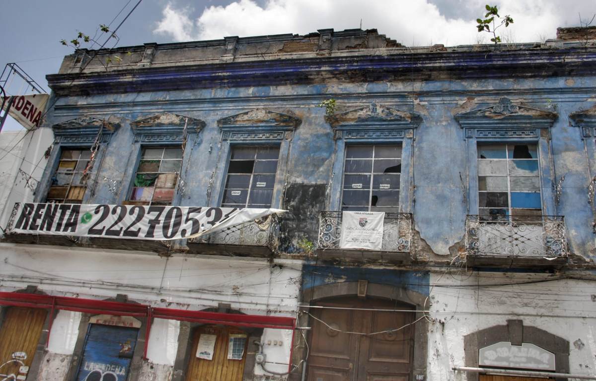 El deterioro de las casonas representa un riesgo constante de que partes del inmueble caigan en temporada de lluvias / Melanie Torres