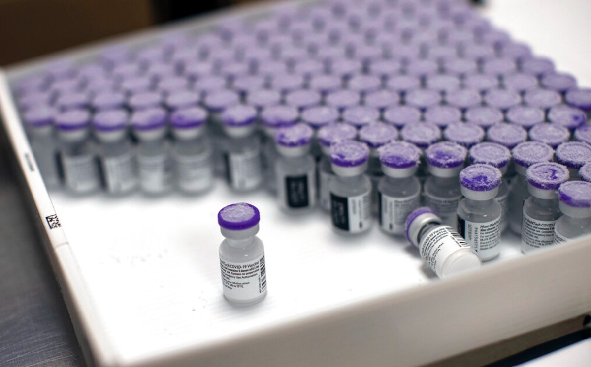 EU comprará 500 millones de vacunas Covid-19 a Pfizer para COVAX