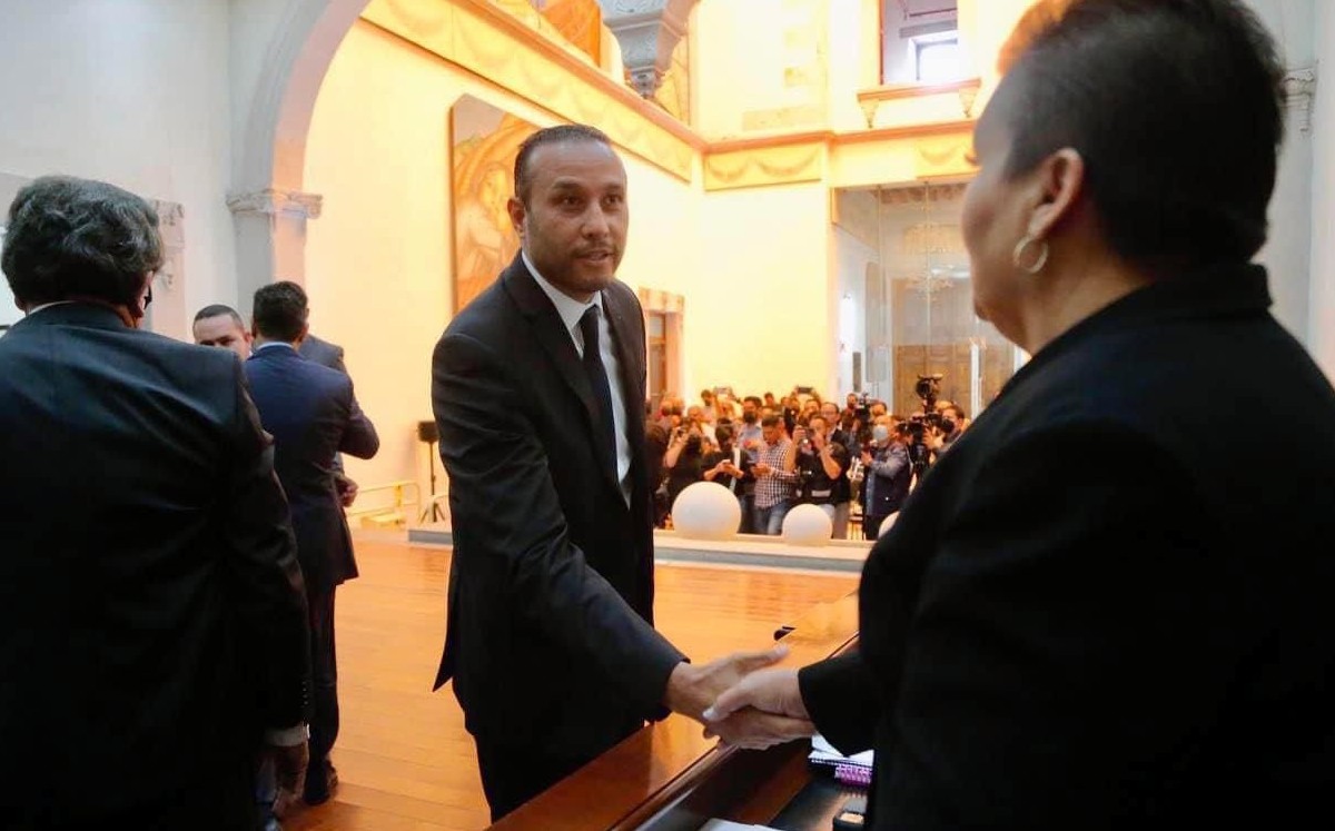 Honestamente hemos encontrado una dirección ordenada: Omar Carrasco