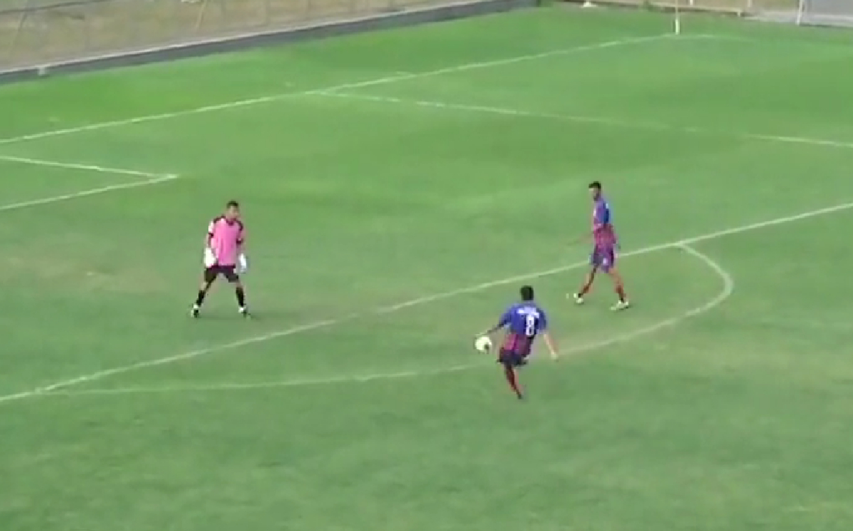 Júlio Campos marcó un autogol a propósito