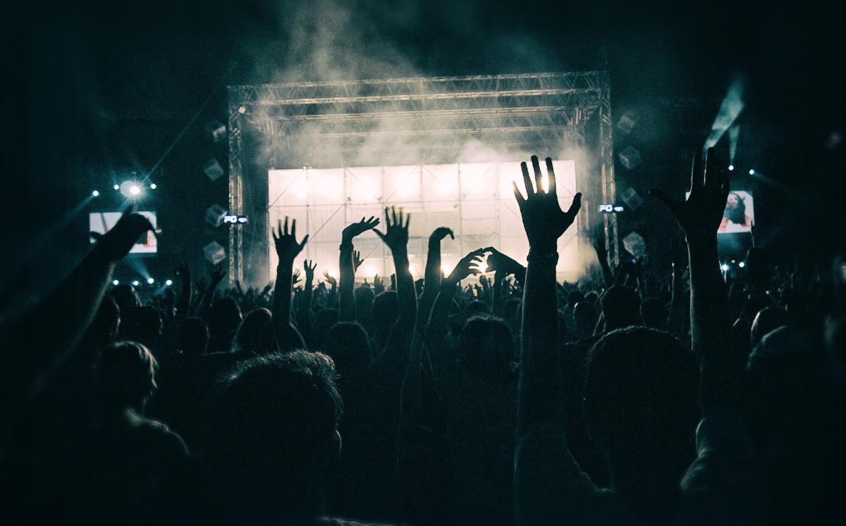 En la fiesta clandestina había al menos 75 menores / Pixabay
