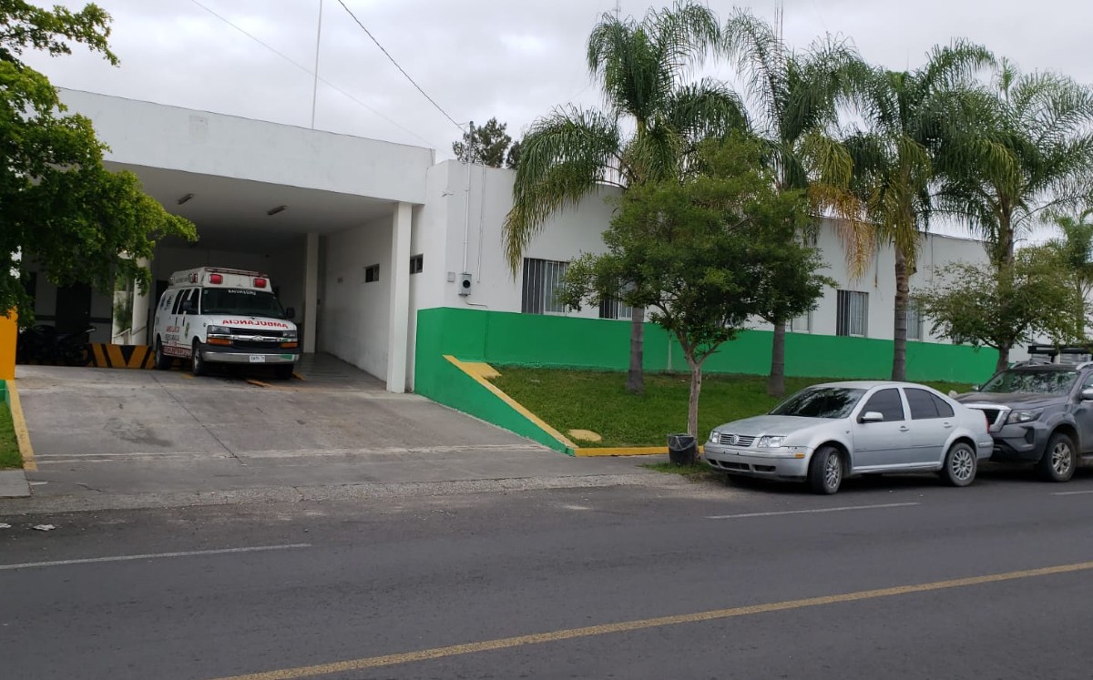 Cruz Verde Zapopan / Juan Carlos Munguía