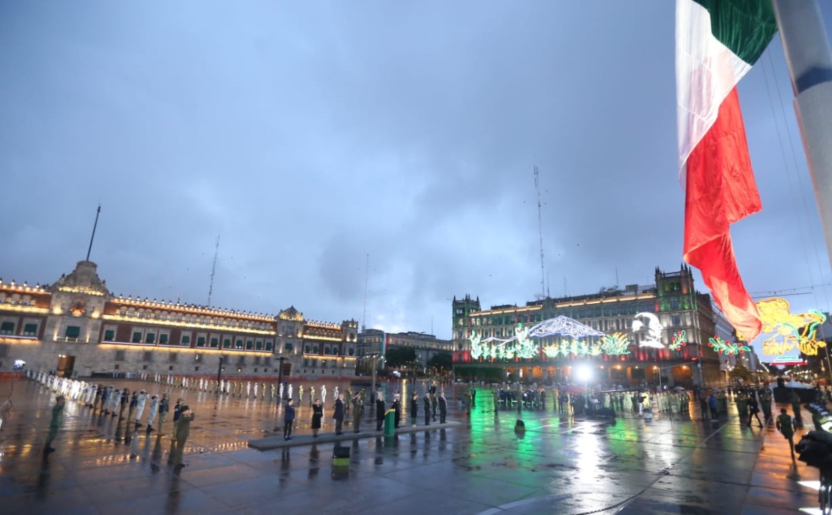 Izan bandera a media asta en ceremonia por aniversario de sismos de 1985 y 2017 / Javier Ríos