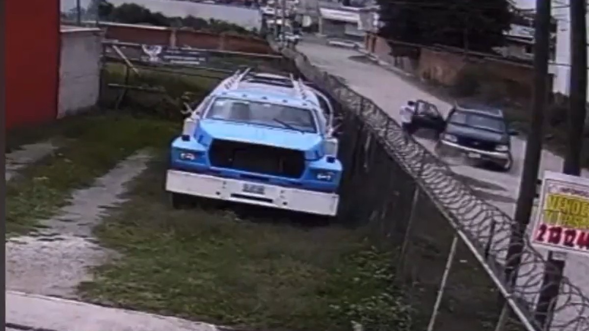La cámara de seguridad captó el momento en el que la mujer fue secuestrada / Especial