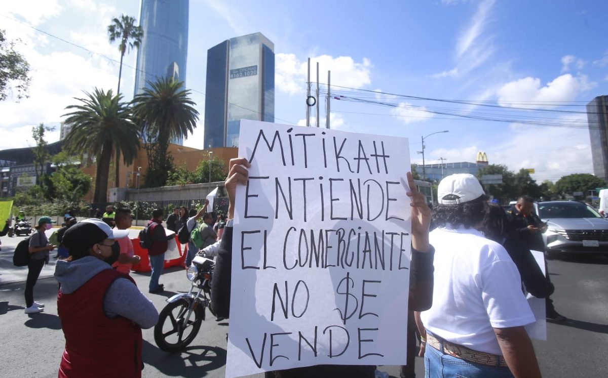 Bloquean avenida Universidad por inauguración de plaza Mítikah / Juan Carlos Bautista