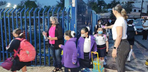 Tras tormenta, alumnos madrugan para asistir a clases en Monterrey Tras tormenta, alumnos madrugan para asistir a clases en Monterrey