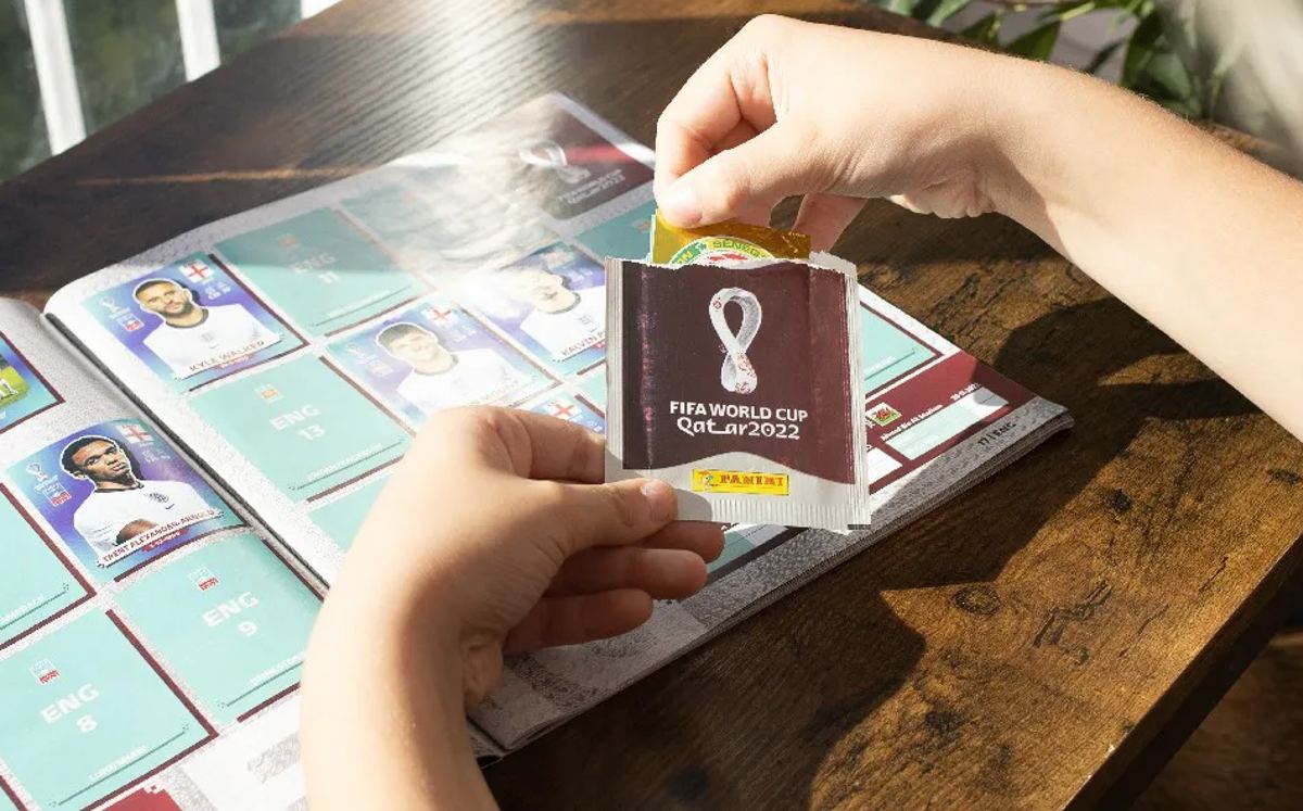 Intercambio de estampas álbum Qatar 2022 / Shutterstock