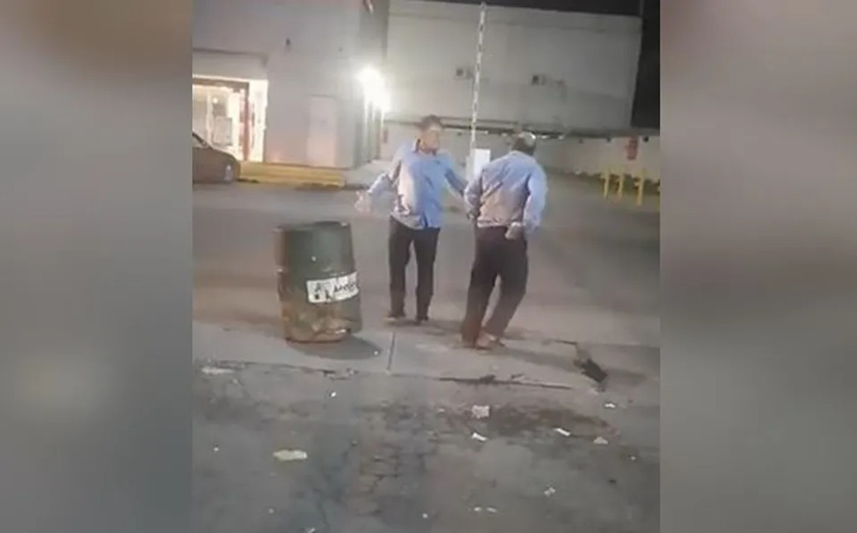 Captan pelea a golpes entre choferes en Apodaca