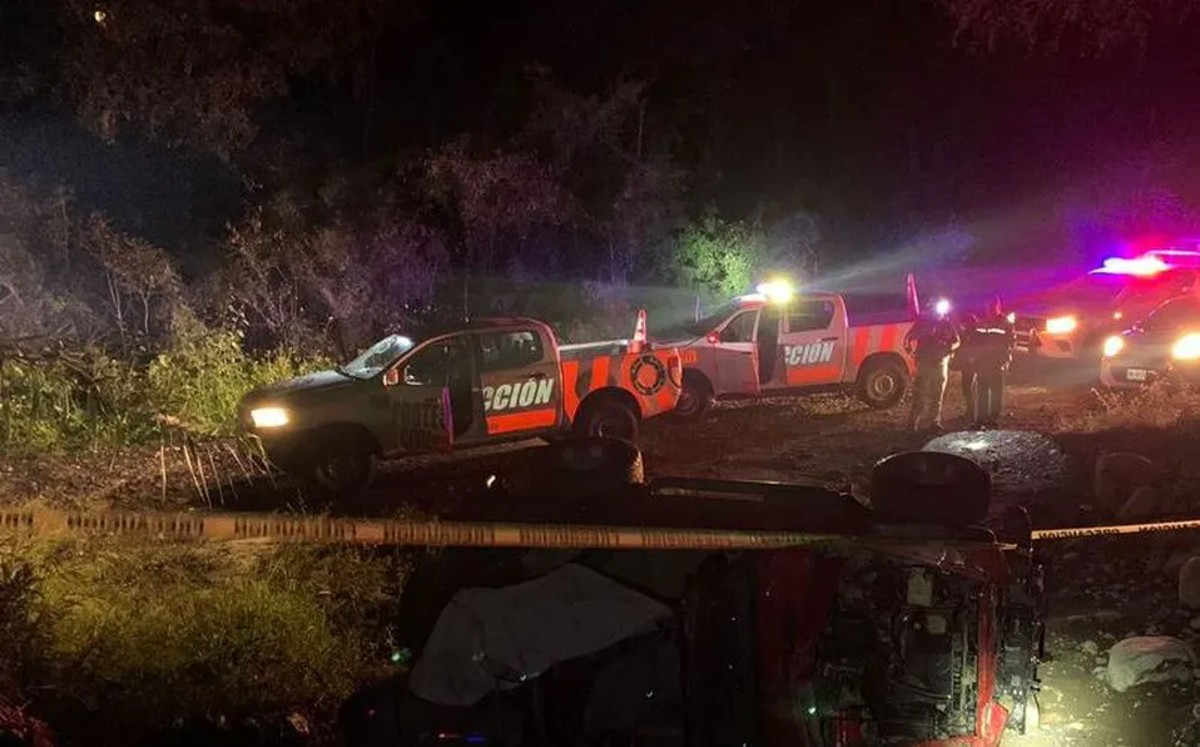 Volcadura de camioneta deja un muerto y 5 lesionados en Allende