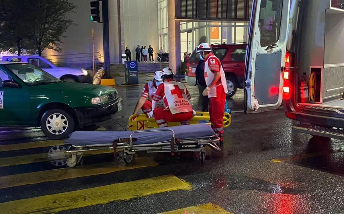 Atropellan a hombre sobre avenida Pino Suárez en el Centro de Monterrey
