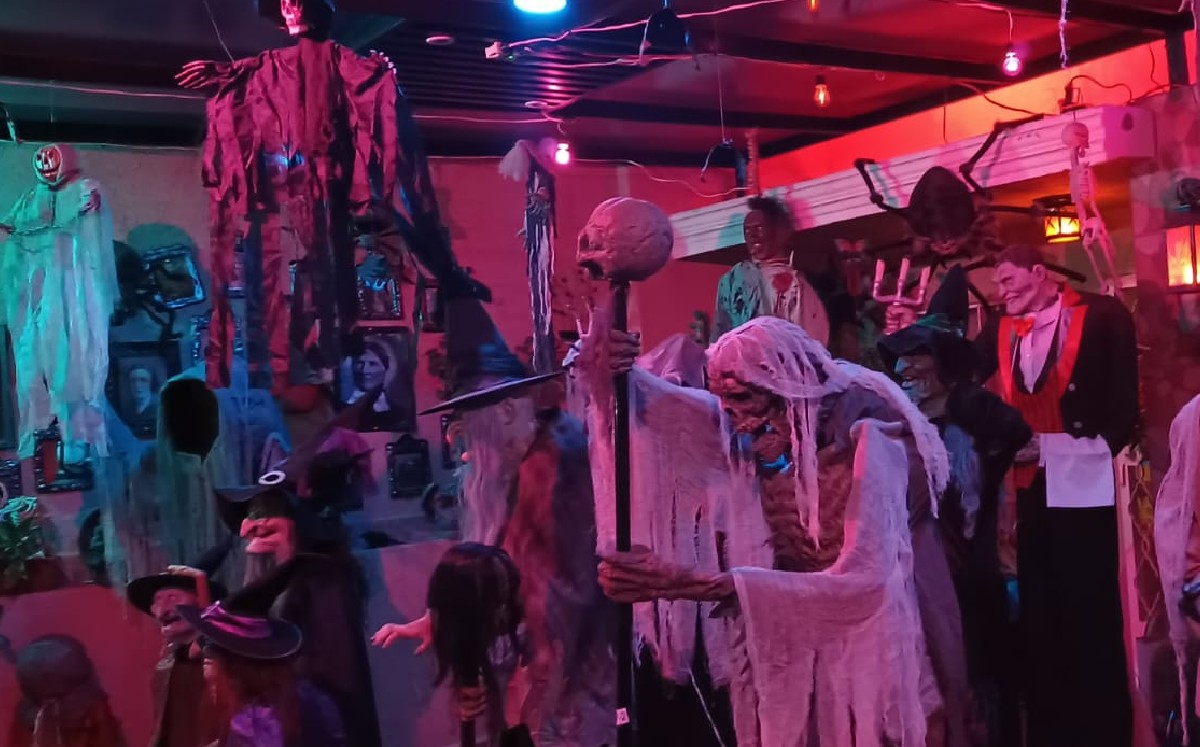 Decoran vivienda por Halloween en colonia Villa Florida de Torreón