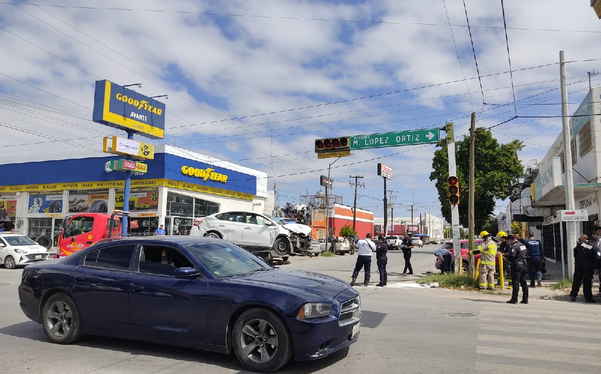 Dos mujeres terminan lesionadas tras choque en Torreón