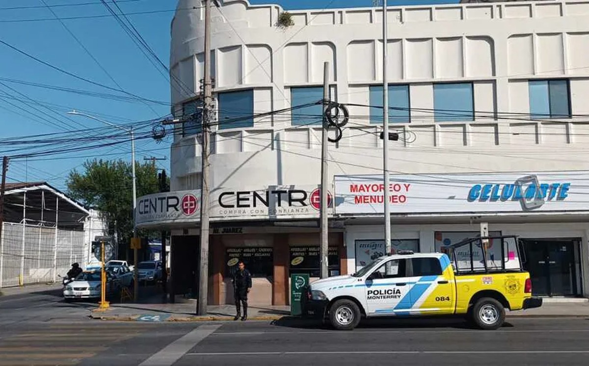 Roban 200 mil pesos en artículos de una joyería en el centro de Monterrey