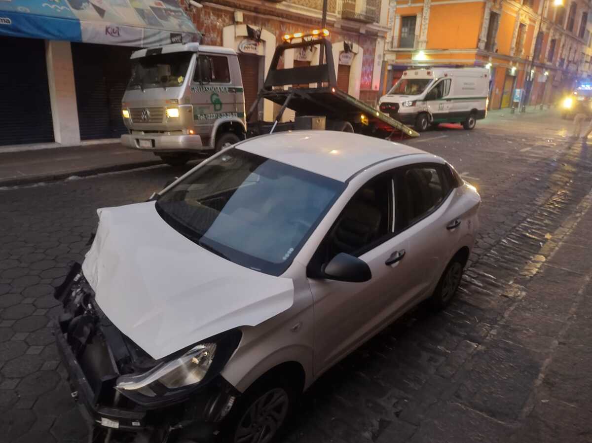 Auto destrozado tras choque en Puebla | Alfredo Fernández
