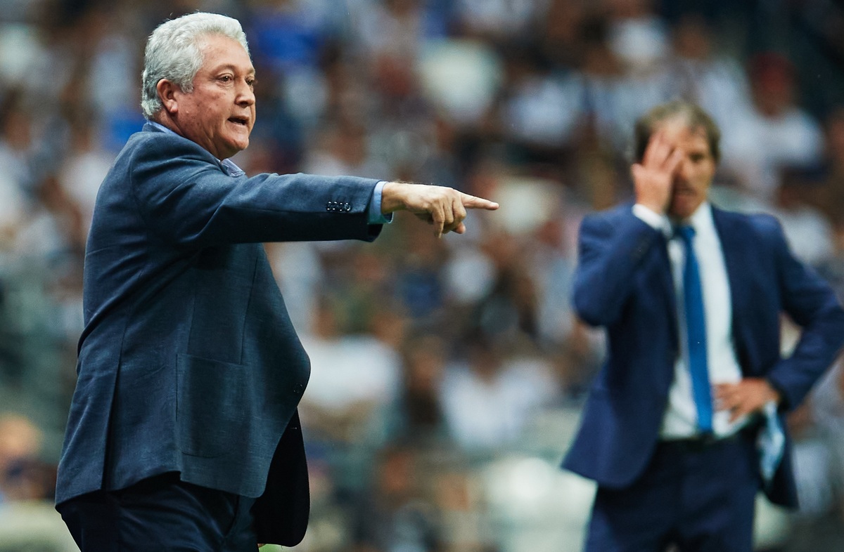 Víctor Manuel Vucetich, técnico de Rayados en el juego de vuelta ante Pachuca. / MexSport