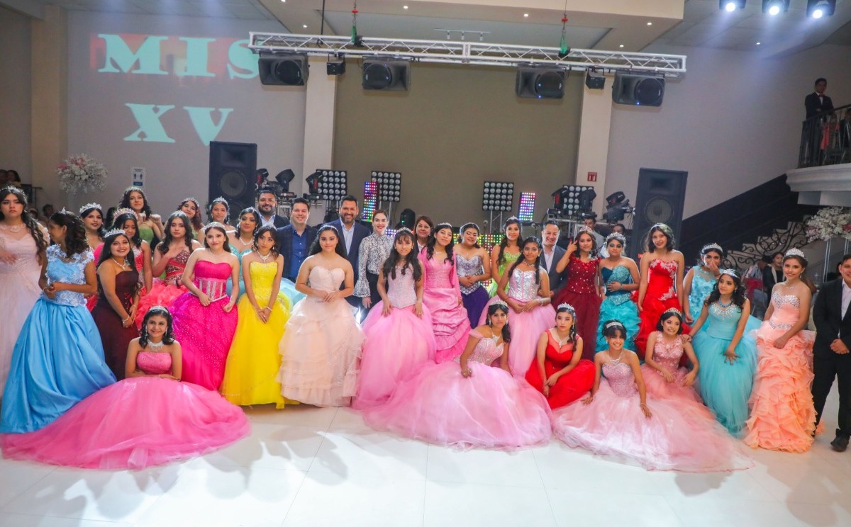 Celebración de XV años en DIF Guadalupe