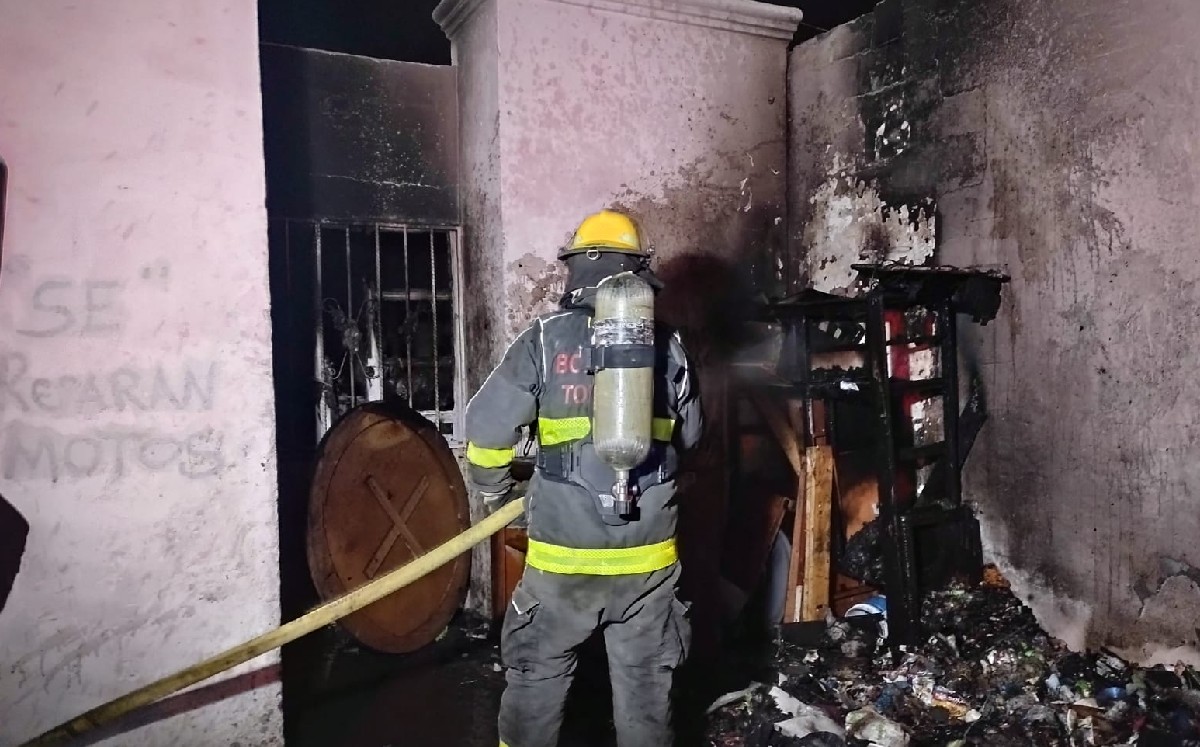 Incendio en vivienda de Torreón deja a pareja sin sus pertenencias