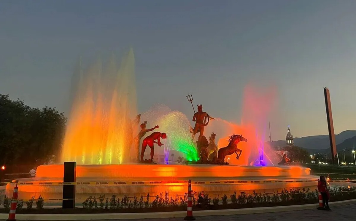 Fuente de Neptuno revive tras años de abandono