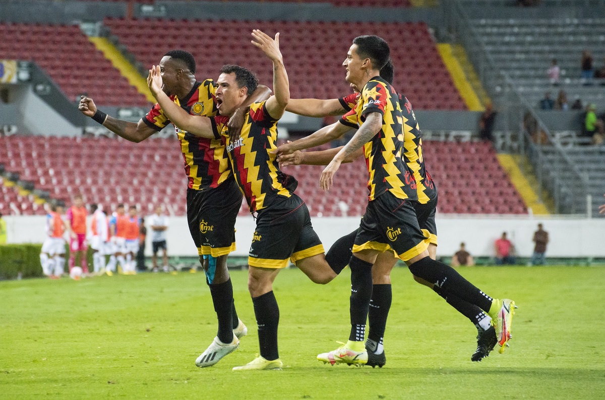 UdeG celebra el pase a las semifinales de la Liga de Expansión. / @LeonesNegrosCF