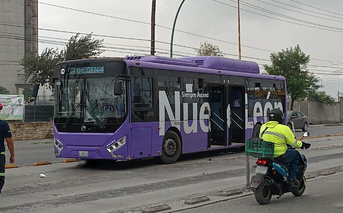 Muere joven al ser atropellado por camión de la Ecovía en avenida Ruiz Cortines. | Erik Rocha
