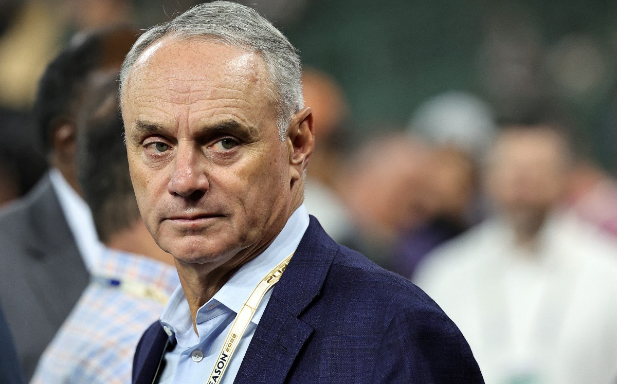 Aficionado Insulta En Palco A Rob Manfred En Serie Mundial 2022 Rob Manfred En La Serie