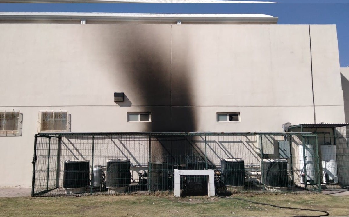 Lanzan juegos pirotécnicos a bombas de calor en Complejo La Jabonera y afectan alberca