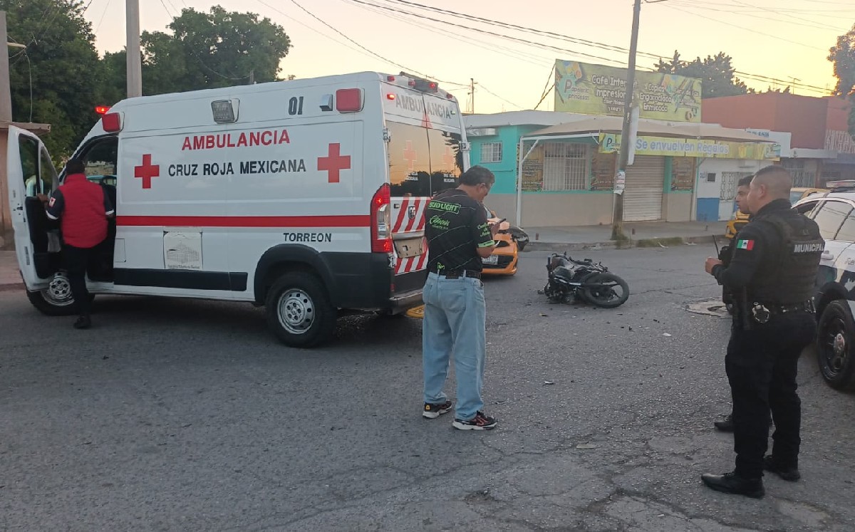 Torreón. Choque entre taxi y motociclista deja un lesionado