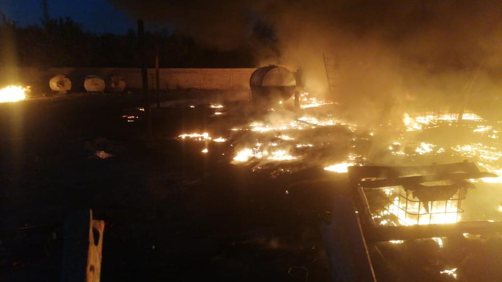 Controlan incendio en bodega de Escobedo / Cortesía